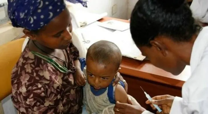 Cientos enferman de tifoidea en Uganda 