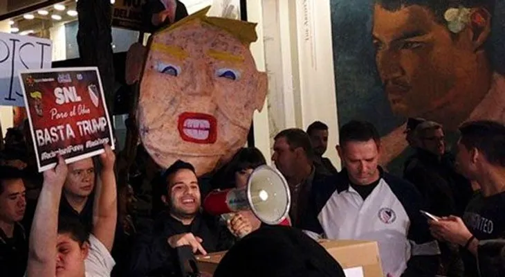 Pese a críticas, Trump se adueña del escenario en Saturday Night Live