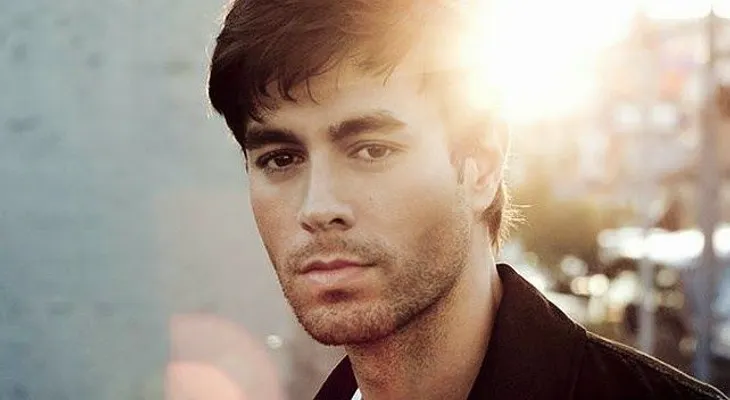 Mira lo que respondió Enrique Iglesias cuando le preguntaron si era PAJARO!