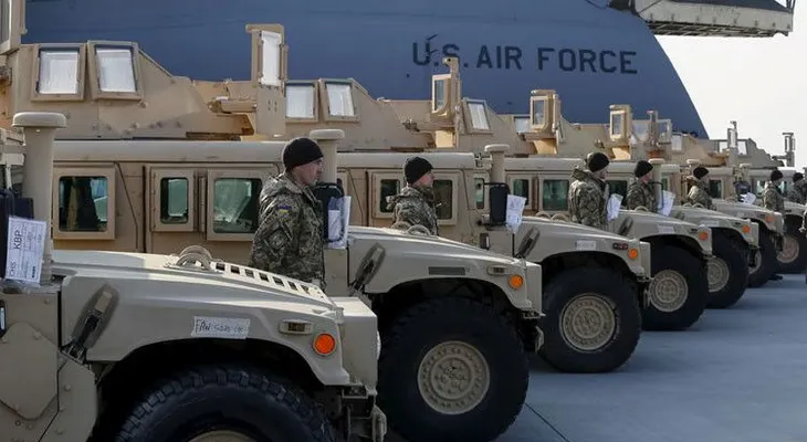 Plena disposición combativa: EE.UU. acumula armamento en cuevas cerca frontera con Rusia (VIDEO)