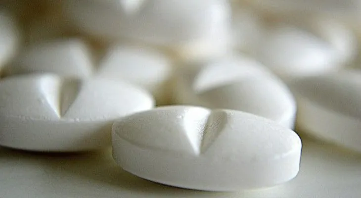 ¿Se puede tomar ibuprofeno y paracetamol juntos?