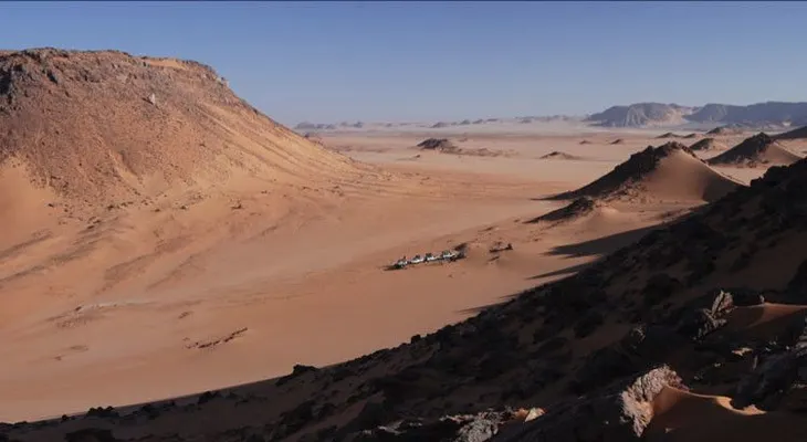¿Nuevo enigma global? Huellas de manos aparecidas en una antigua cueva en Egipto no son humanas