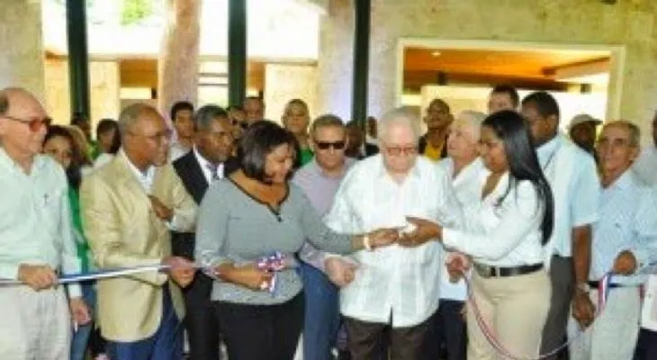 Inaugura extensión redes eléctricas de Cueva de Las Maravillas 