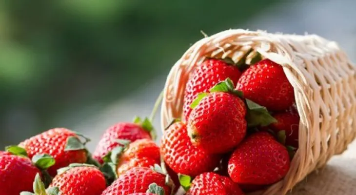 Exfoliante de fresa y azúcar para unos labios más saludables