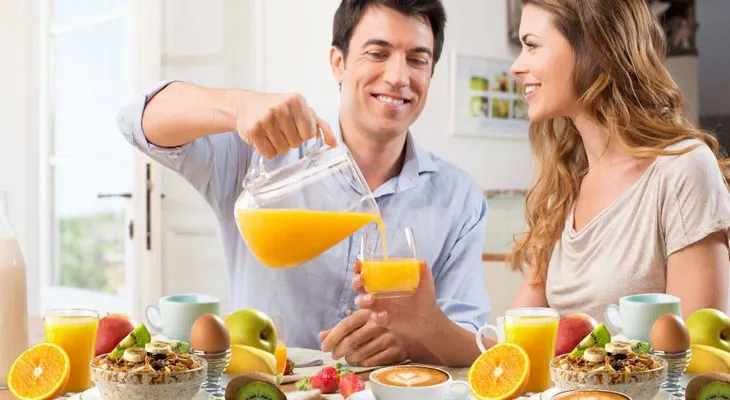 Estudio: no hay pruebas sólidas que desayunar sea bueno para controlar el peso
