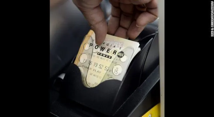 Se sacan en California loto de 425 millones de dólares