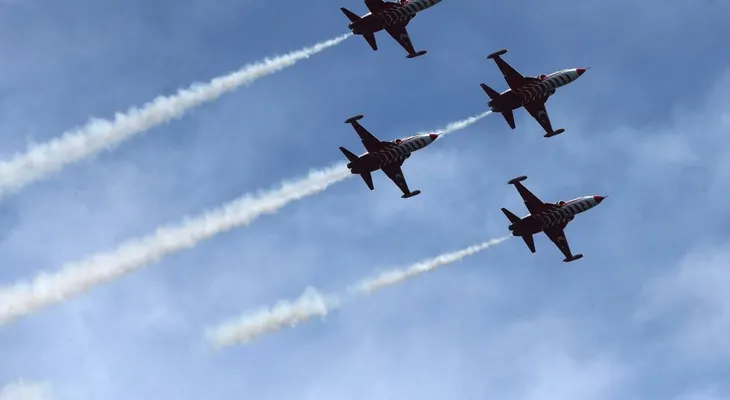 Turquía derriba un avión que invadió su espacio aéreo