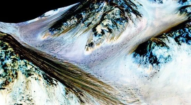 Nasa dice que Marte tiene agua en su superficie
