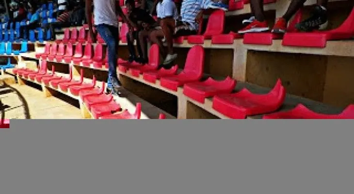 Vándalos destruyen asientos del remozado estadio Nadin J. Hazoury en Barahona