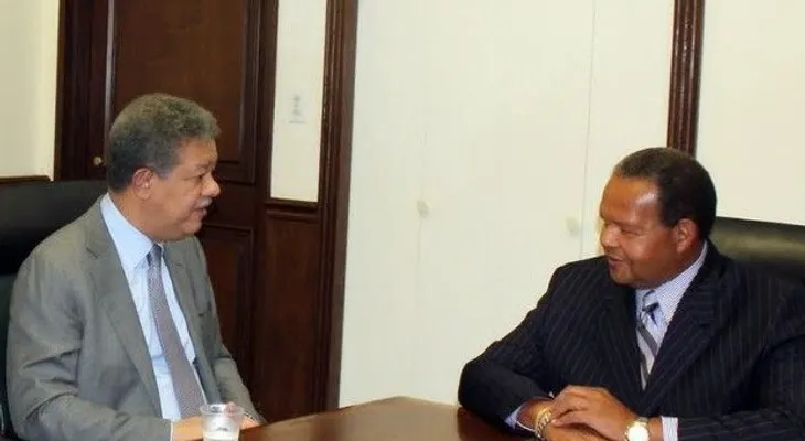 Leonel Fernández suscribe acuerdo con el Medgar Evers College, de Brooklyn