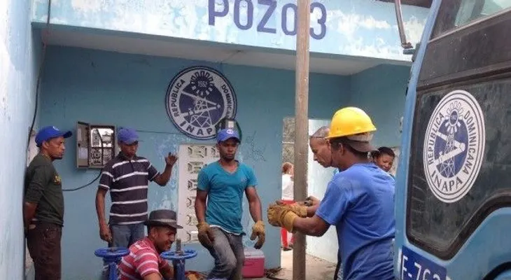 Inapa instala dos bombas sumergibles en Las Yayas de Azua