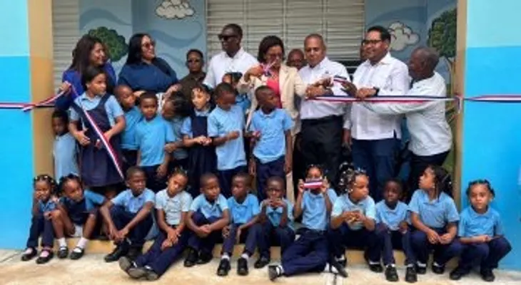 Gobierno entrega nuevas aulas en Monte Plata