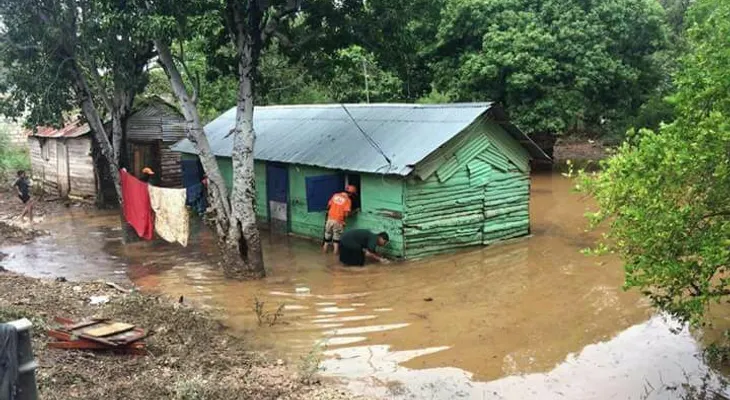 Pareja de esposos desaparece por desborde de río en El Naranjal