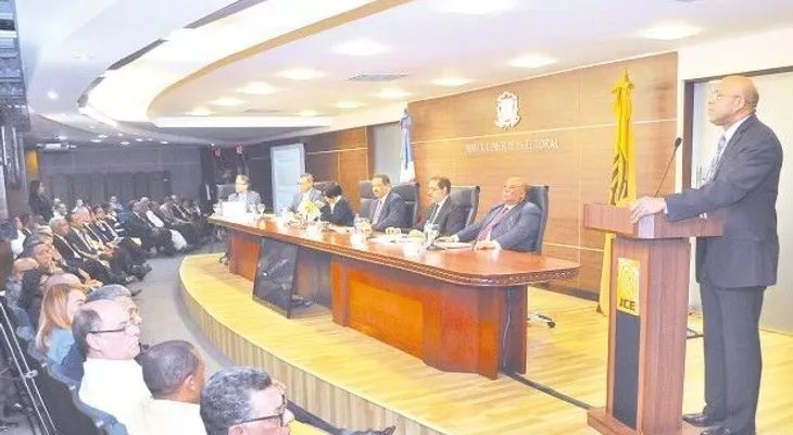 La JCE presenta el cronograma para montaje comicios 2016