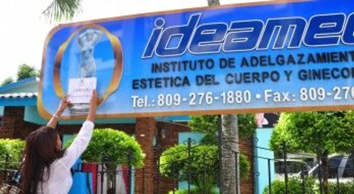 Ordenan reapertura de clínica de estética de Santiago
