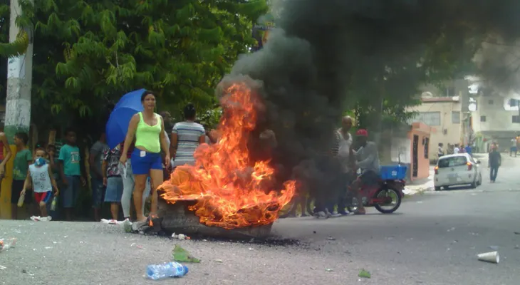 Protestan por apagones en Sabana Perdida