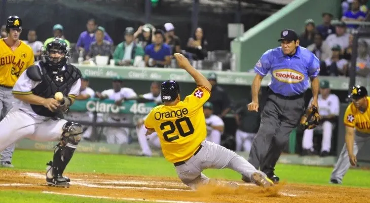 Las Águilas vencen a los Toros y siguen con vida 