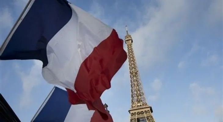 Francia está en duelo, busca pistas tras ataques mortales