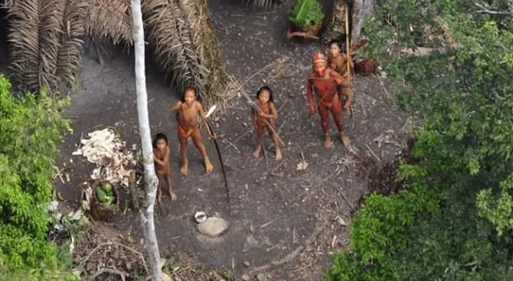 Una tribu aislada de Brasil sale al mundo por primera vez  