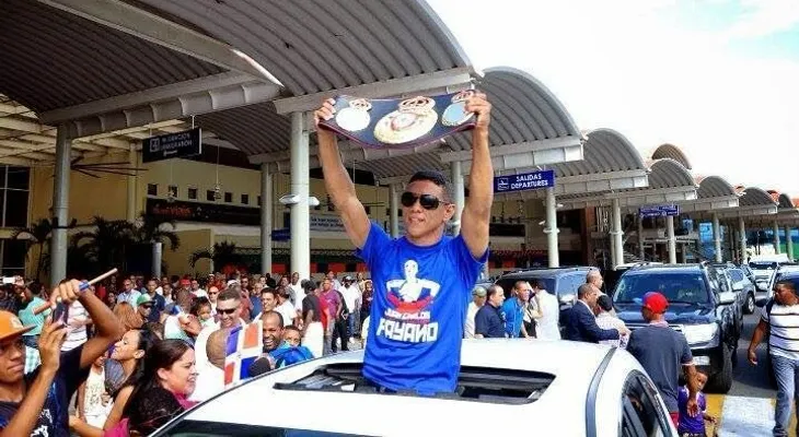 RD recibe como héroe a campeón de boxeo Juan Carlos Payano