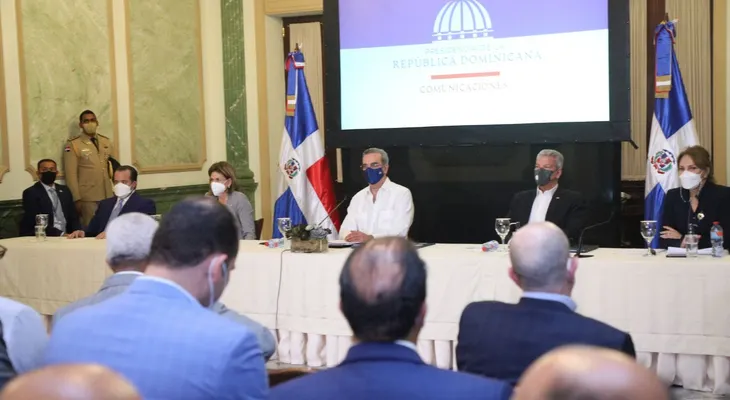 Abinader se reúne con gabinete de gobierno para evaluar el programa de vacunación y otros proyectos iniciados en la presente gestión
