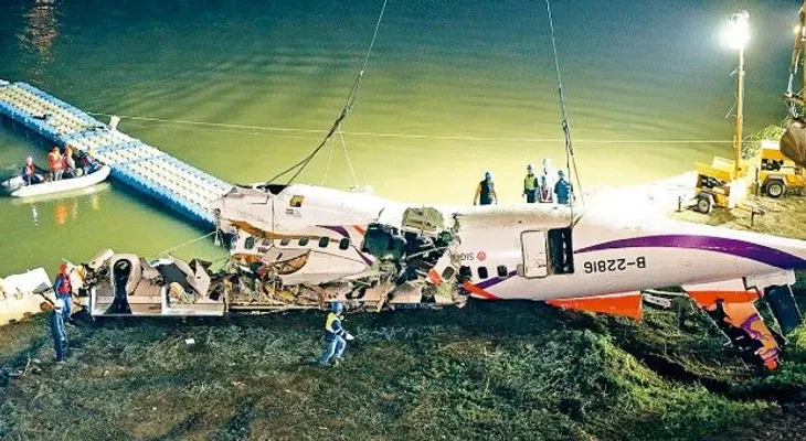 Mueren 31 en Taiwán al estrellarse avión 