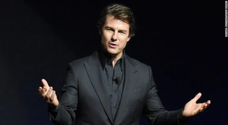 ¿Qué se hizo Tom Cruise en la cara?