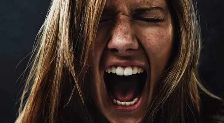 La gente irritable suele usar el enojo como medio de comunicación