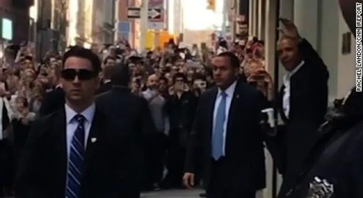 Obama sale por un café y desata la locura en Nueva York