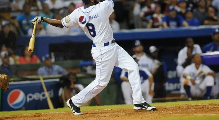 Liberan sin cargos al pelotero dominicano Yamaico Navarro tras su detención en Japón