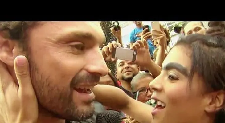 Video: Mela La Melaza le robó un Beso a Iván Sánchez frente a su esposa
