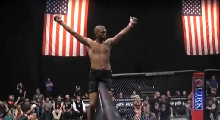 Un combate fugaz de MMA: noqueó a su rival en solamente cuatro segundos