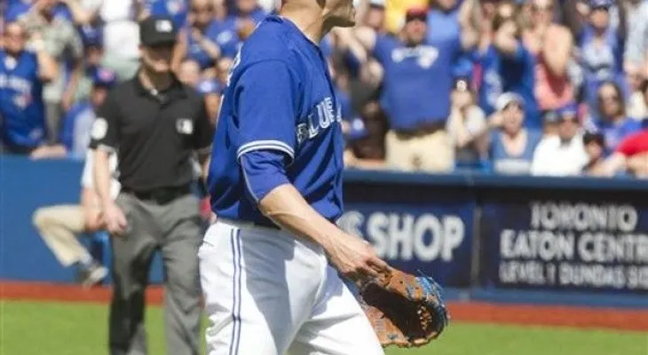 Suspenden 3 juegos a Aaron Sánchez por pleito durante partido