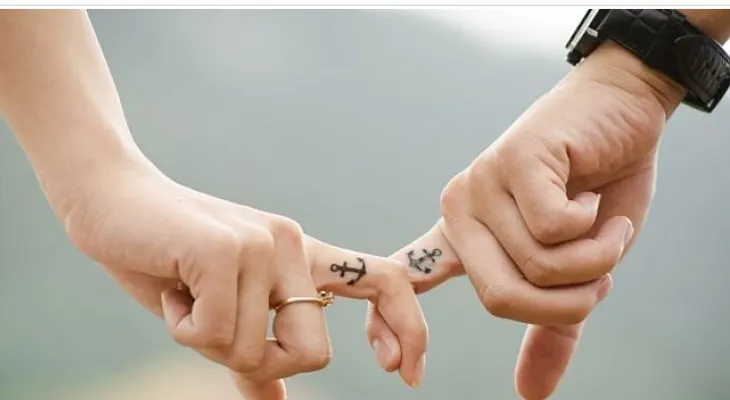 Si presumes tu amor en redes sociales, eres una persona infeliz