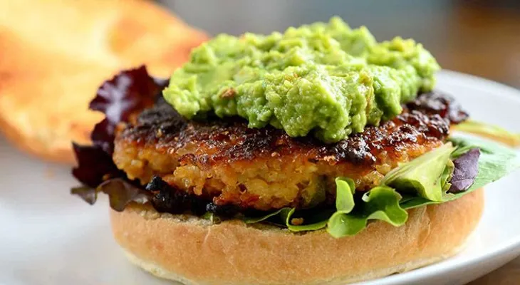 Hamburguesa vegana de garbanzos y quinoa