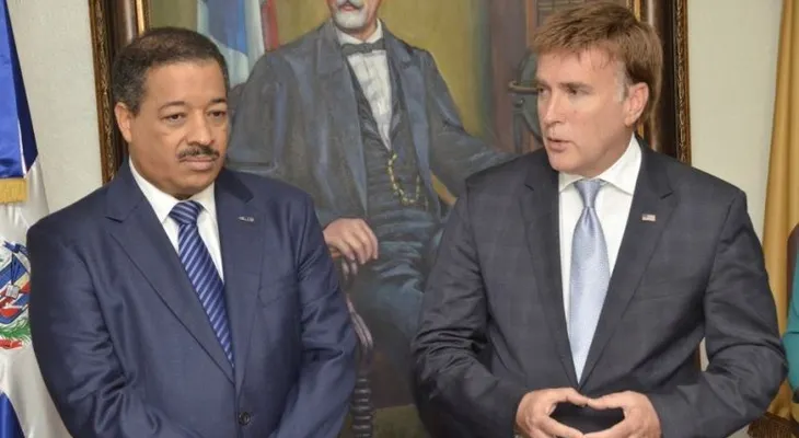 Tema haitiano habría desatado ira Embajador contra Roberto Rosario; tuvieron agria discusión 