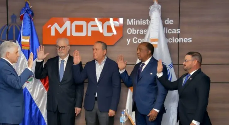 Eduardo Estrella juramenta nuevos viceministros MOPC