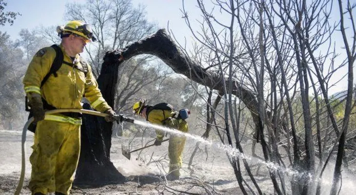 Incendio de California ha quemado ya 7.000 hectáreas y causado seis heridos