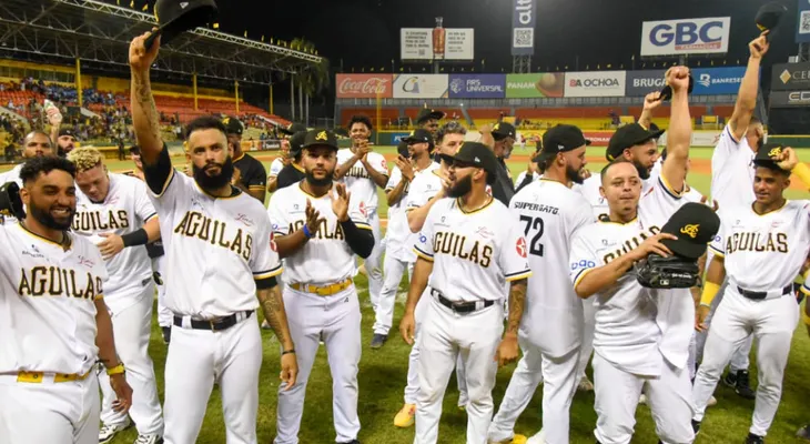 Aguilas celebran pase al Round Robin