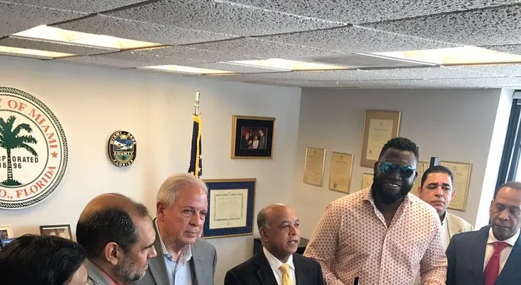 David Ortiz recibe llave de la ciudad de Miami