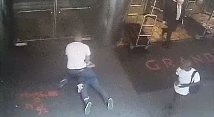 La Policía de Nueva York difunde el video de la brutal detención del tenista retirado James Blake