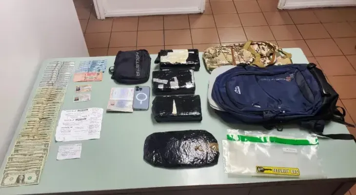 Ocupan cuatro paquetes presumiblemente cocaína en aeropuerto de Puerto Plata