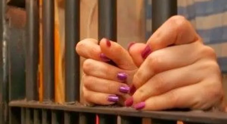 Imponen 10 meses de prisión preventiva a mujer acusada de asaltar fiscal