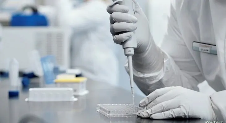 Las vacunas por sí solas no eliminarán el coronavirus, dice la OMS
