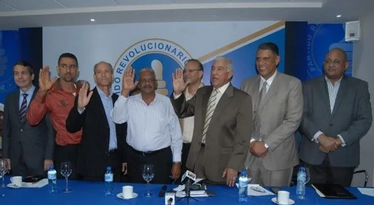 Presidentes municipales del PRD renuncian para apoyar a Luis Abinader