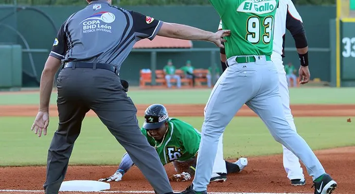 Estrellas derrotan a los Toros; Frank Schwindel y Domingo Leyba lideraron victoria 