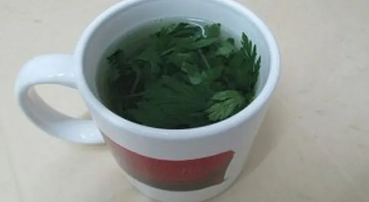 Un potente té para las piernas hinchadas