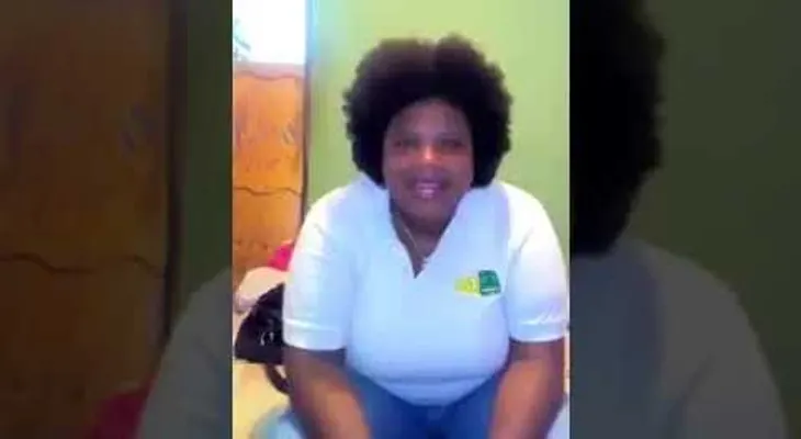 Empleada de la OMSA denuncia le exigen quitarse el afro