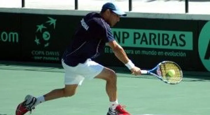El dominicano Victor Estrella cae en primera ronda contra portugués Sousa