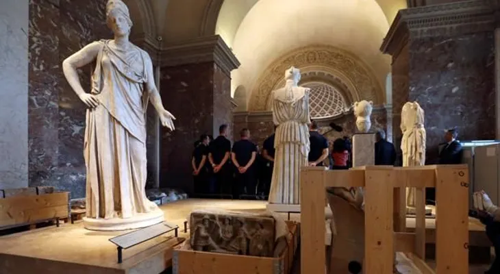 Reabren los museos Louvre y Orsay tras inundaciones en París
